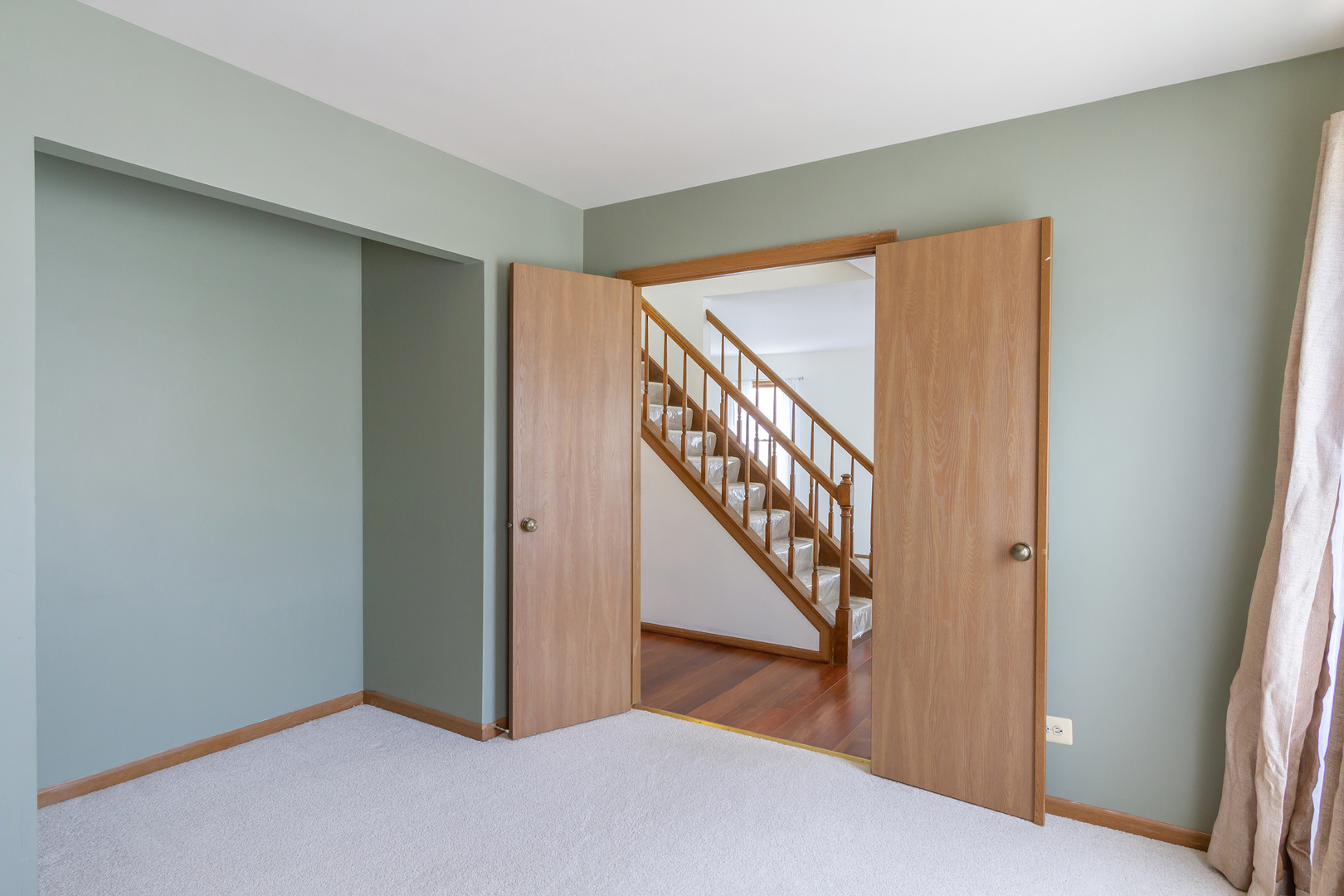 Undisclosed Address Schaumburg, IL 60193 - Photo 3 of 32