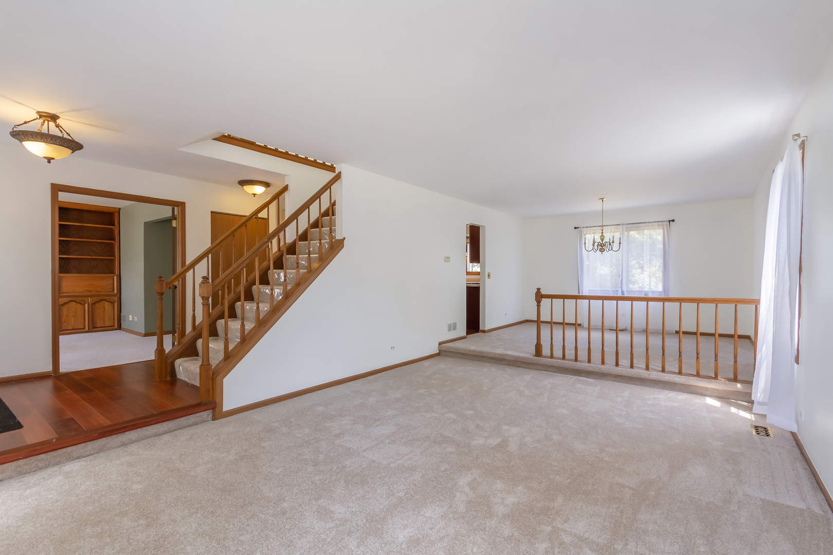 Undisclosed Address Schaumburg, IL 60193 - Photo 5 of 32