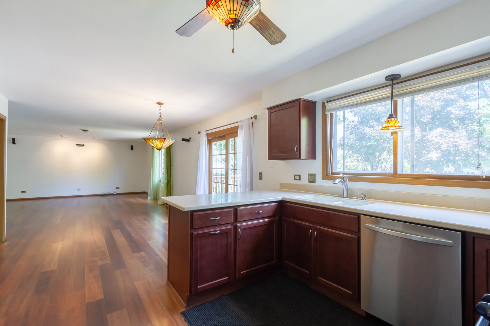 Undisclosed Address Schaumburg, IL 60193 - Photo 10 of 32