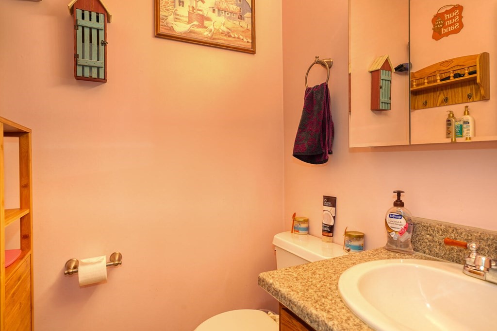 11 General Hobbs Road, Unit 3 Holden, MA 01522 - Photo 8 of 19 Gallery Image 8