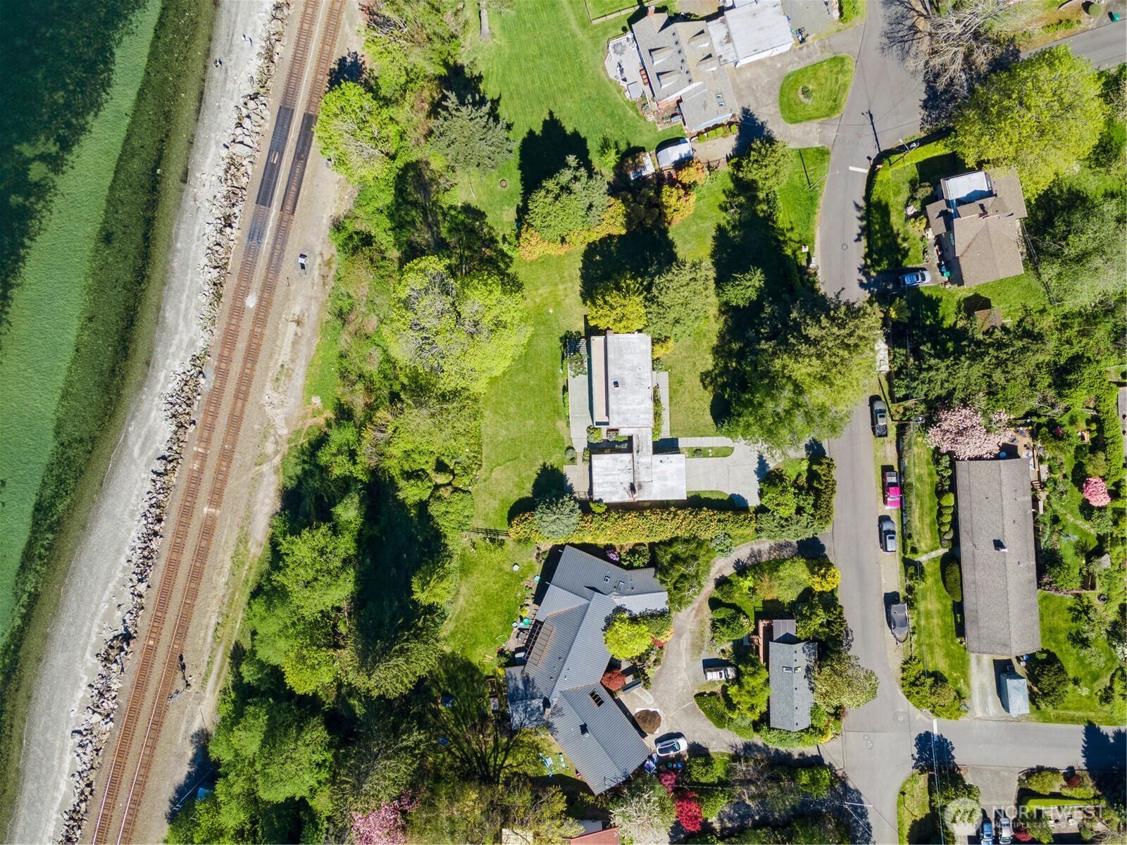 607 Webster Street Mukilteo, WA 98275 - Photo 2 of 4
