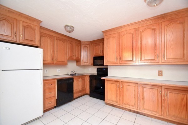 23 Erick Road, Unit 27 Mansfield, MA 02048 - Photo 5 of 12