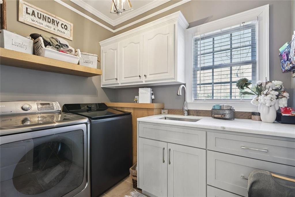 640 Ivy Lea Drive Southeast Lawrenceville, GA 30045 - Photo 20 of 79 a kitchen with a sink stove and cabinets