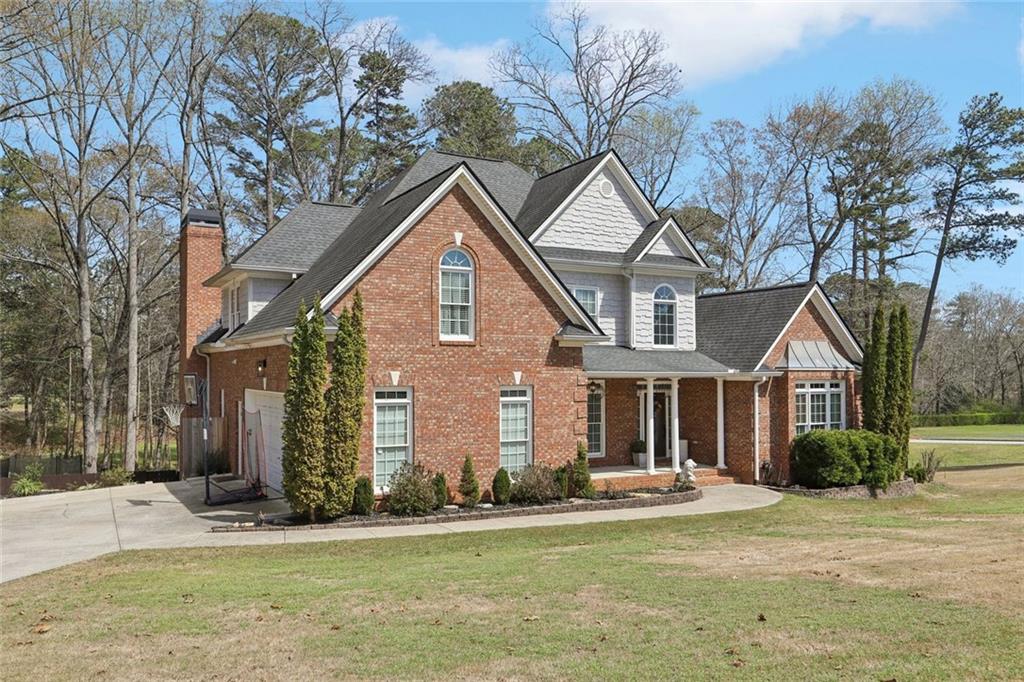 640 Ivy Lea Drive Southeast Lawrenceville, GA 30045 - Photo 3 of 79 a front view of a house with a yard