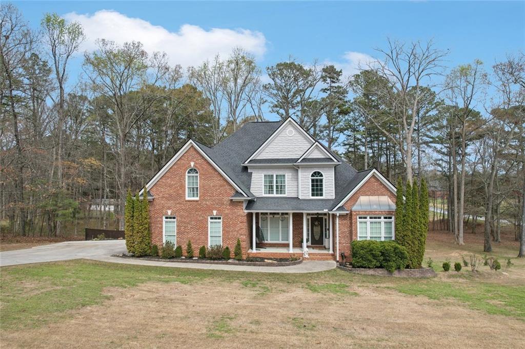 640 Ivy Lea Drive Southeast Lawrenceville, GA 30045 - Photo 68 of 79 a front view of a house with a yard and garage