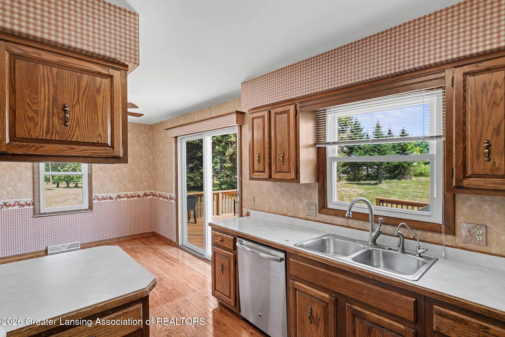 4275 South Dewitt Road St. Johns, MI 48879 - Photo 6 of 36 007_file_3438