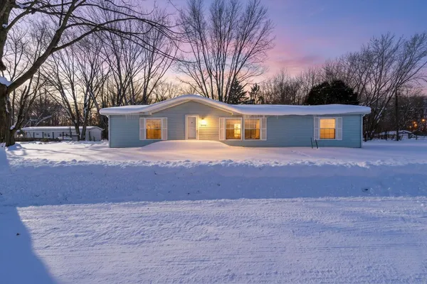 $295,000 | 54598 Park Lane, Eau Claire, MI 49111