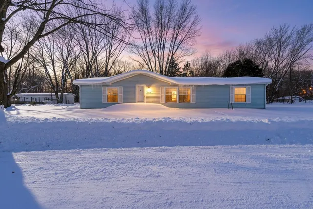 $295,000 | 54598 Park Lane, Eau Claire, MI 49111