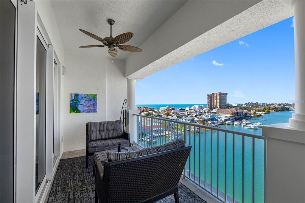 17717 Gulf Boulevard, Unit 702 Redington Shores, FL 33708 - Photo 29 of 99 a living room with furniture