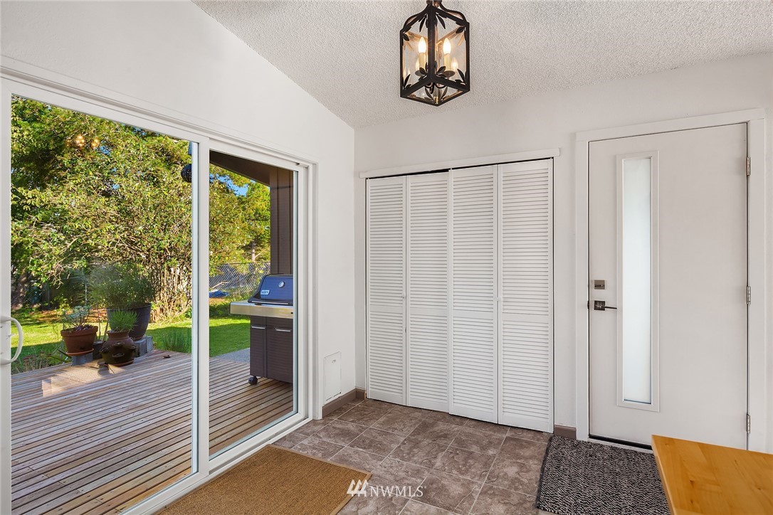 1732 Beacon Way Southeast Renton, WA 98058 - Photo 12 of 30 Gallery Image 12