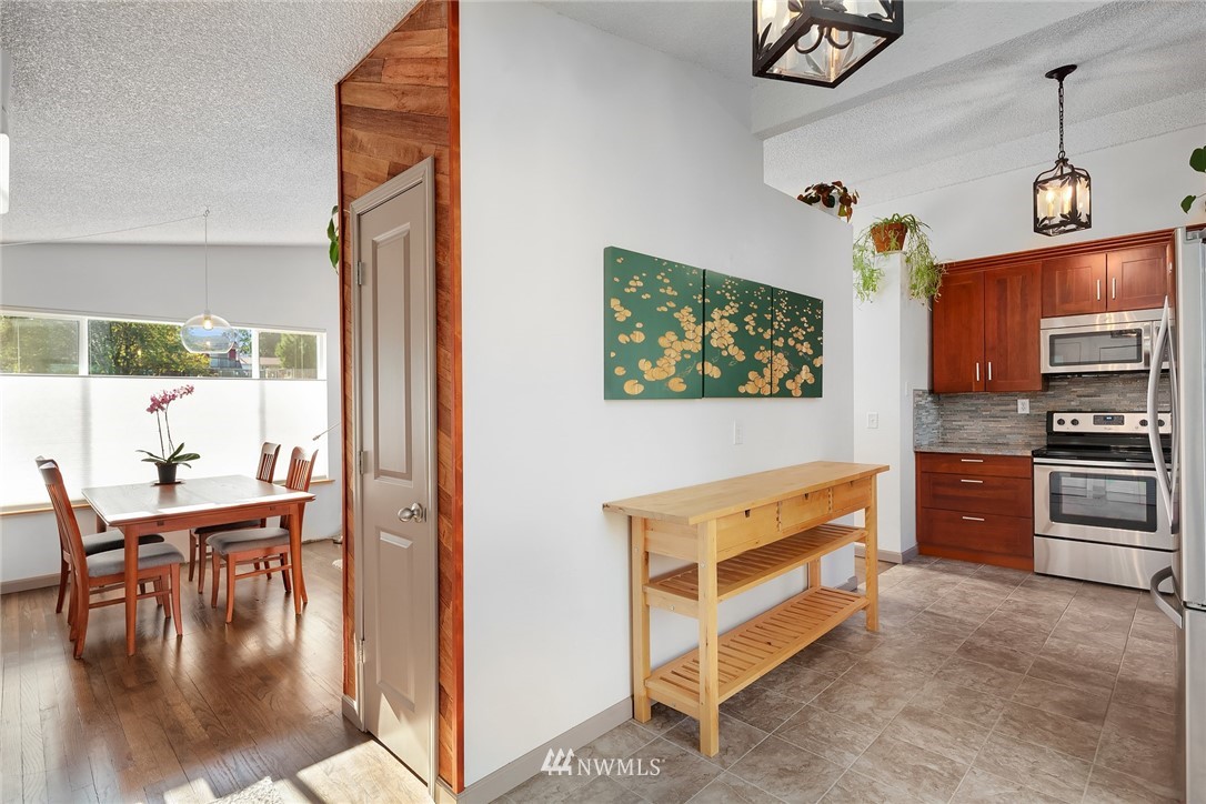 1732 Beacon Way Southeast Renton, WA 98058 - Photo 14 of 30 Gallery Image 14