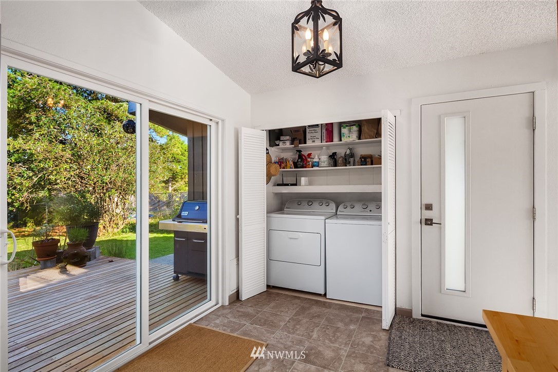 1732 Beacon Way Southeast Renton, WA 98058 - Photo 15 of 30 Gallery Image 15