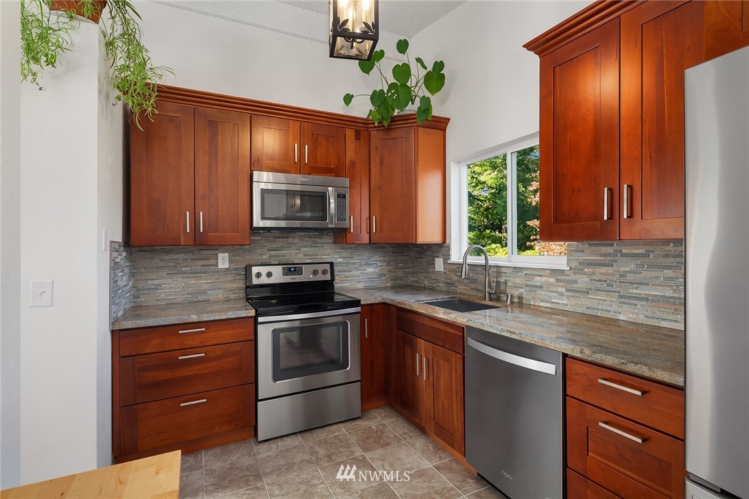 1732 Beacon Way Southeast Renton, WA 98058 - Photo 16 of 30 Gallery Image 16