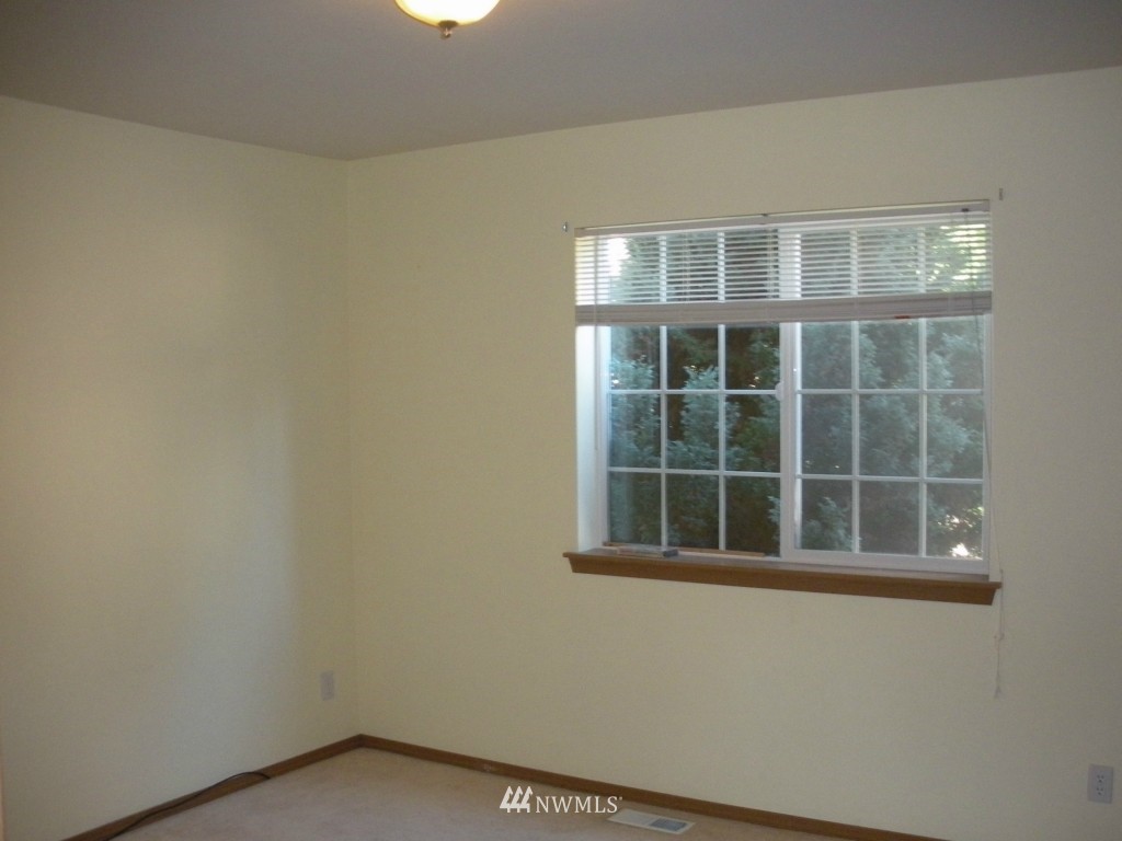 5133 194th Lane Southwest Rochester, WA 98579 - Photo 10 of 21