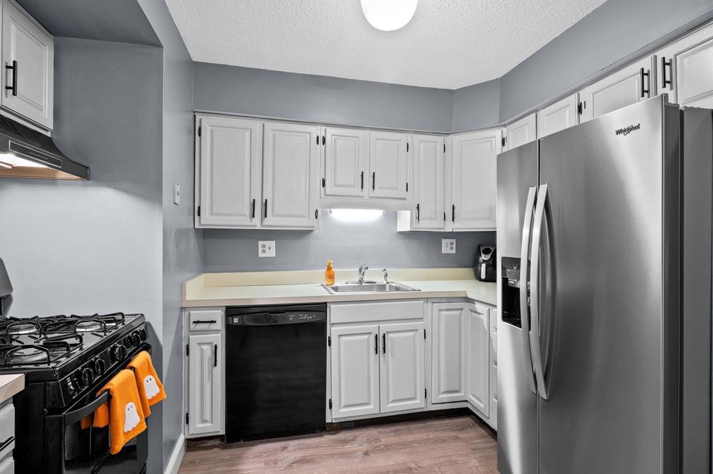 809 Spring Brook Circle Portsmouth, NH 03801 - Photo 8 of 24 Gallery Image 8