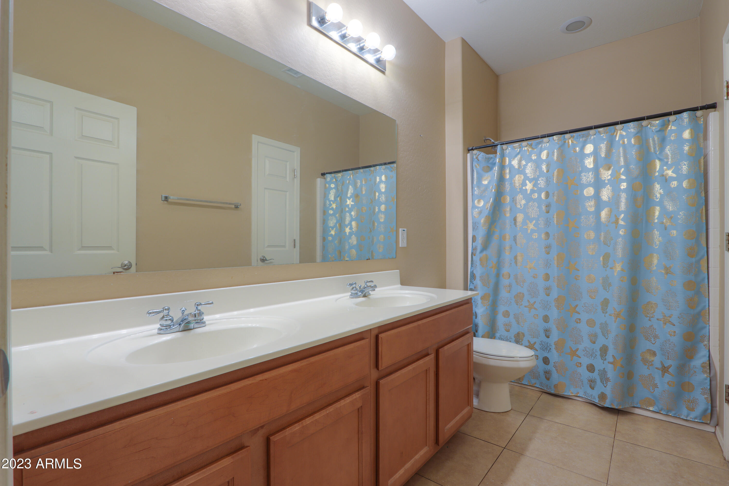 2609 West Gaby Road Phoenix, AZ 85041 - Photo 35 of 39 34