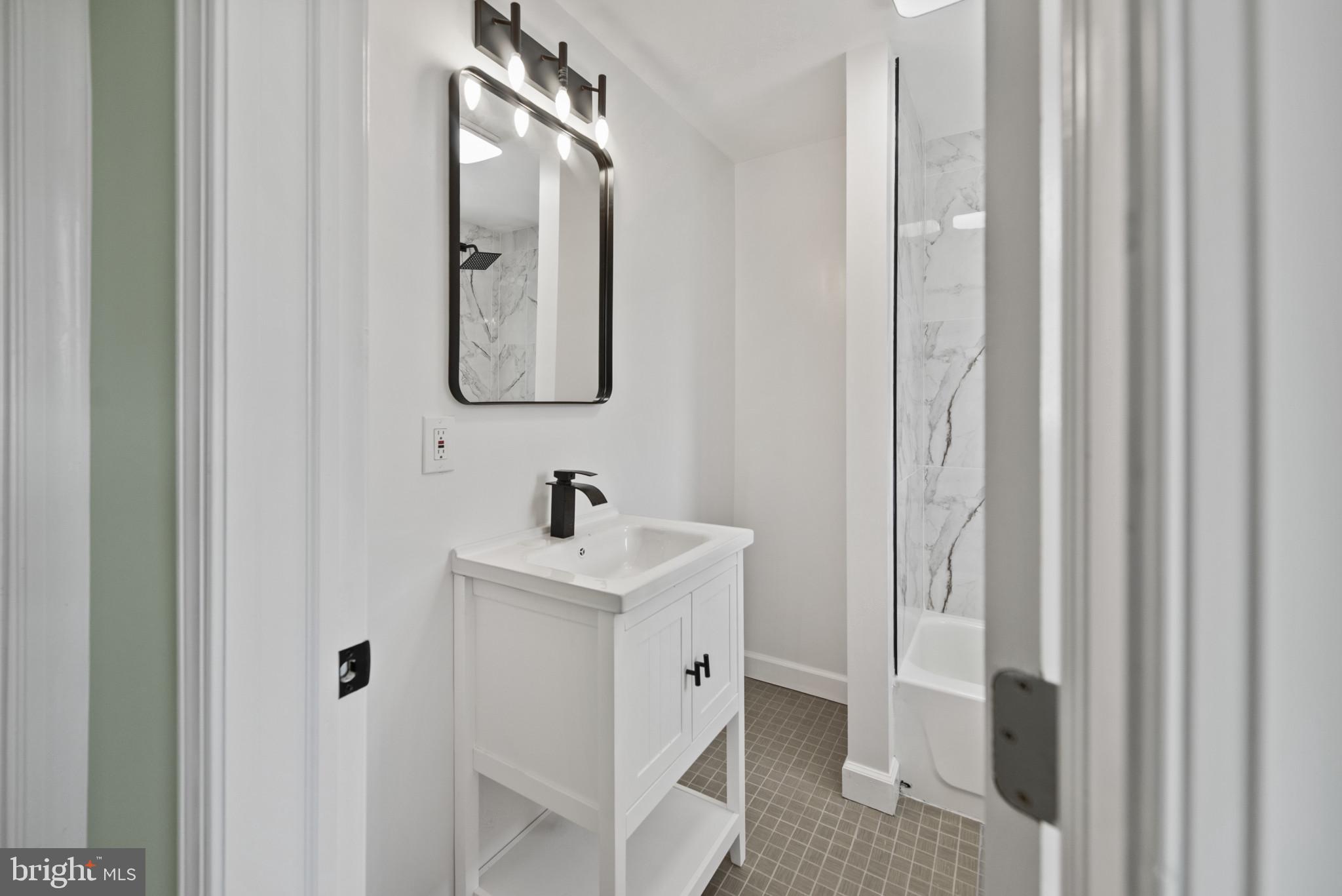 5 Bayship Road Dundalk, MD 21222 - Photo 18 of 32 Upper level bath