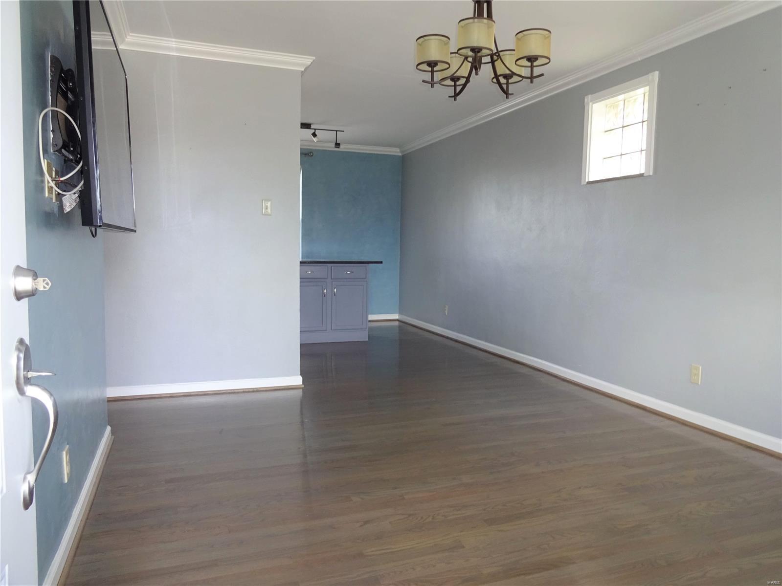 925 Reed Avenue St. Louis, MO 63125 - Photo 3 of 31 Gallery Image 3