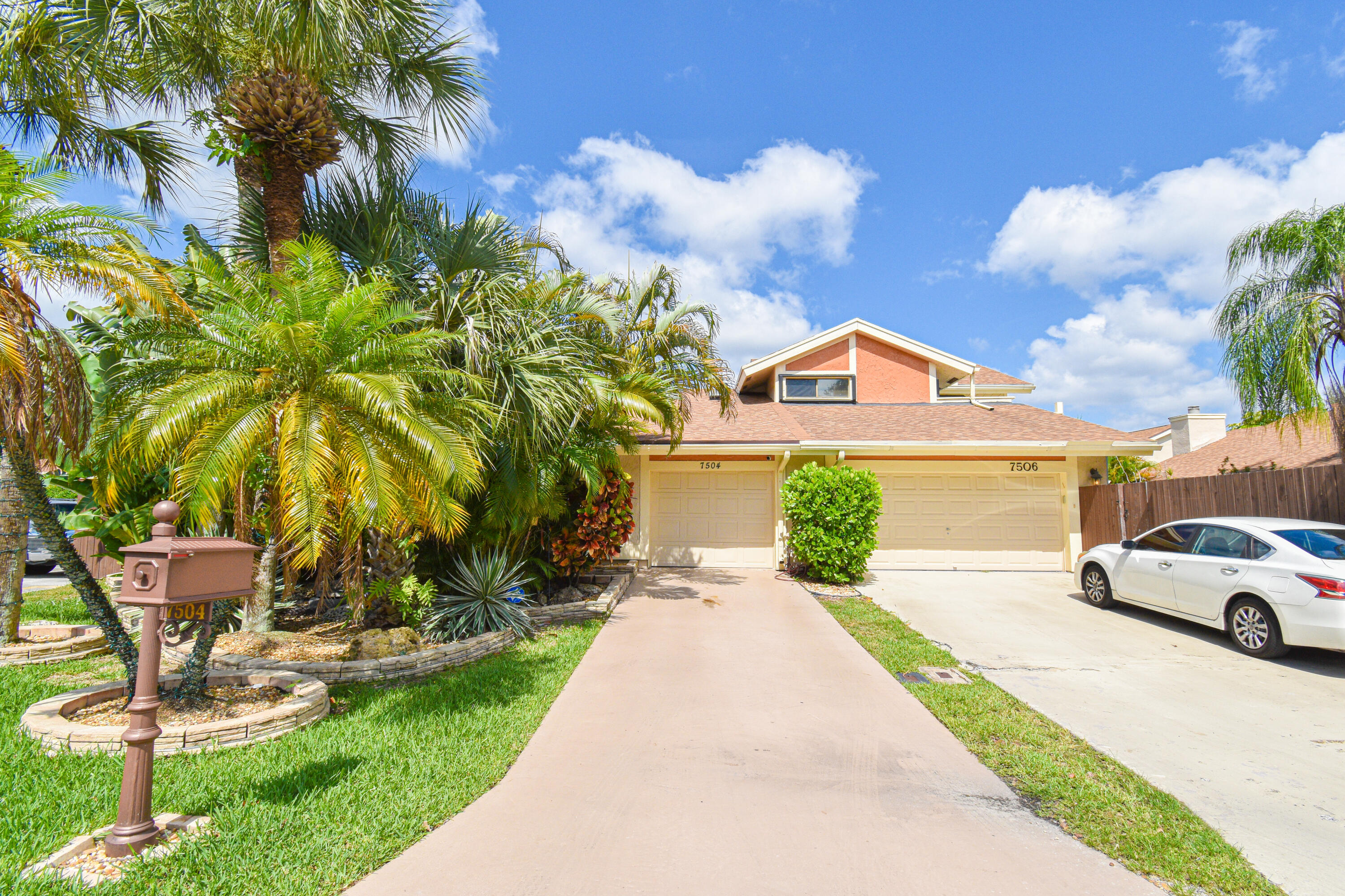 7504 Sierra Drive East Boca Raton, FL 33433 - Photo 1 of 52 19D912C7-3466-44C4-A6BB-EA11331C968E