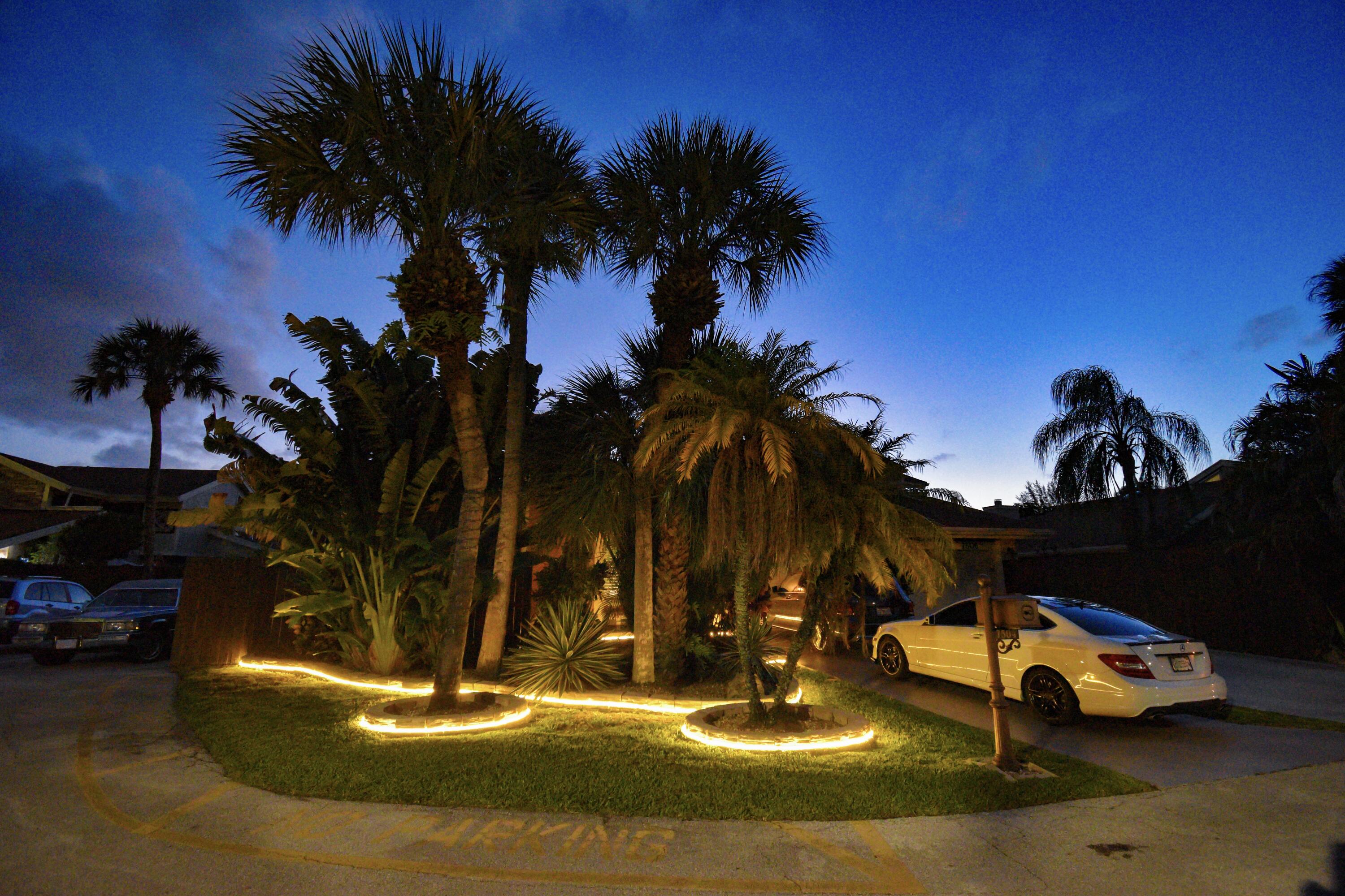 7504 Sierra Drive East Boca Raton, FL 33433 - Photo 2 of 52 472EAB0F-58EF-484E-A45D-29C727D20510
