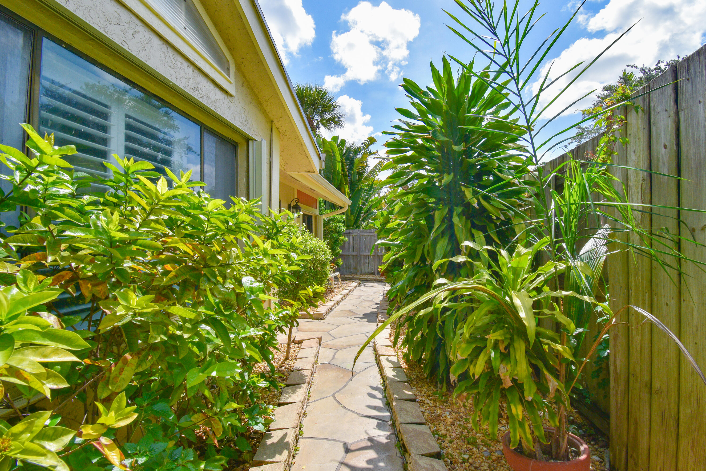 7504 Sierra Drive East Boca Raton, FL 33433 - Photo 39 of 52 95844FAE-11AB-456B-AABC-79C4A41C7E4C