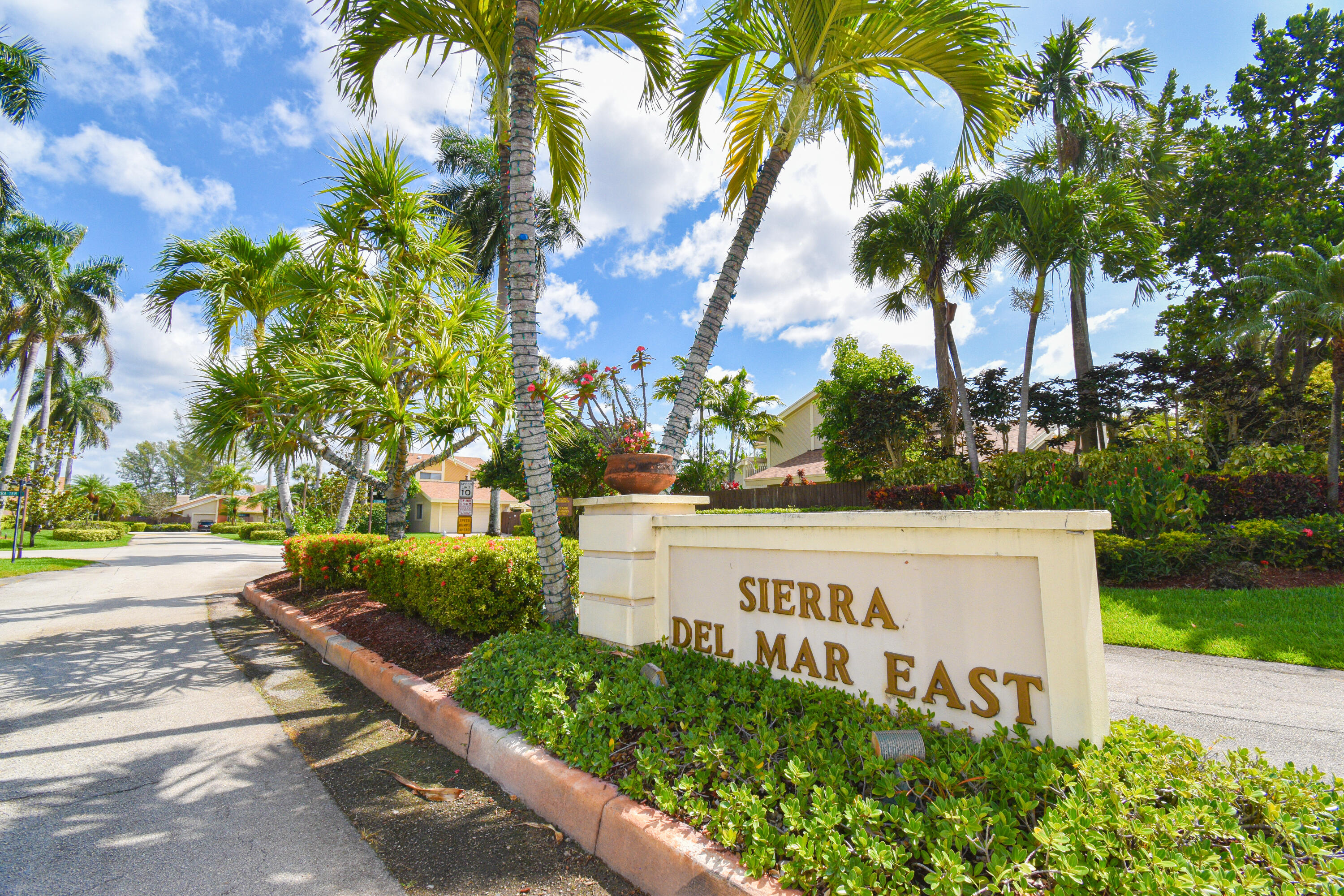 7504 Sierra Drive East Boca Raton, FL 33433 - Photo 41 of 52 48BD4884-3C81-45B3-9F41-E56C37C92B25