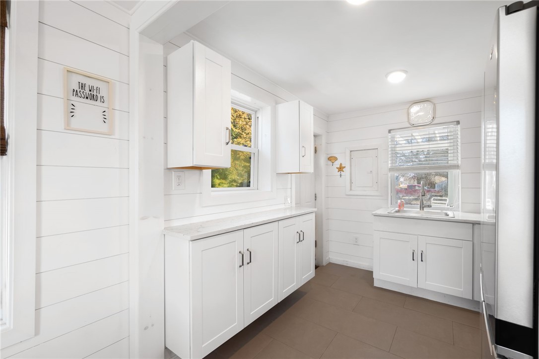 836 Point Judith Road Narragansett, RI 02882 - Photo 6 of 40