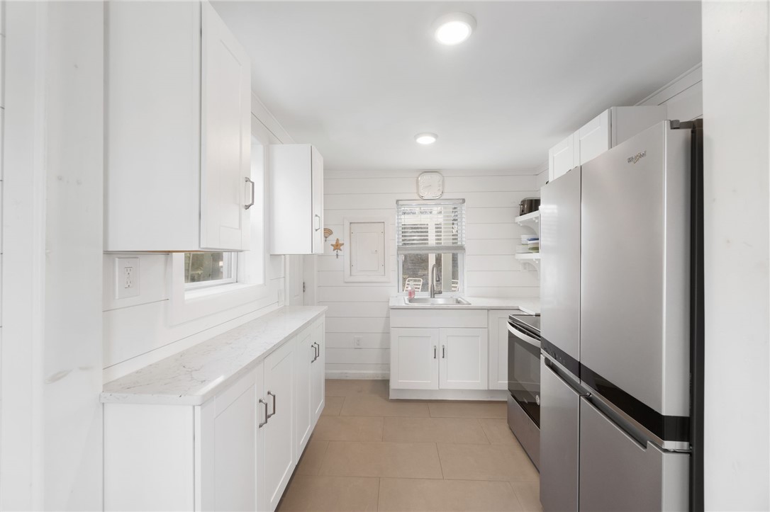 836 Point Judith Road Narragansett, RI 02882 - Photo 8 of 40