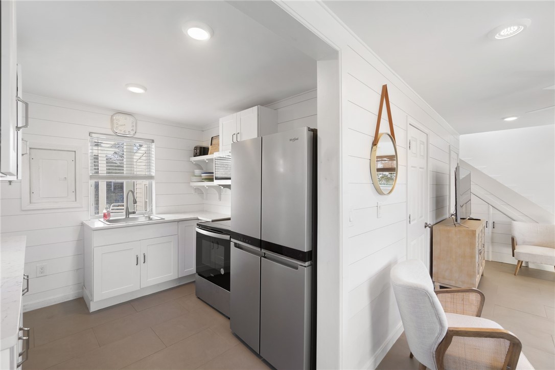 836 Point Judith Road Narragansett, RI 02882 - Photo 9 of 40