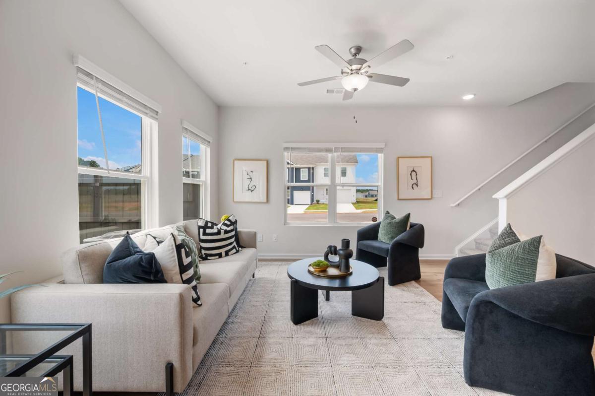 9435 Maple Grove Lane Jonesboro, GA 30238 - Photo 19 of 35 a living room with furniture