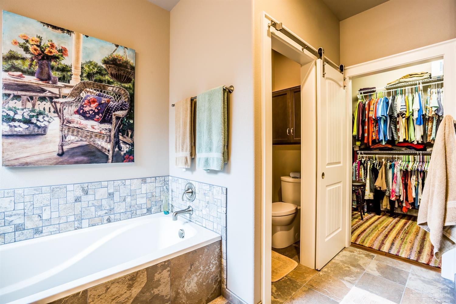 1036 Southwest Rimrock Way Redmond, OR 97756 - Photo 16 of 24 Gallery Image 16