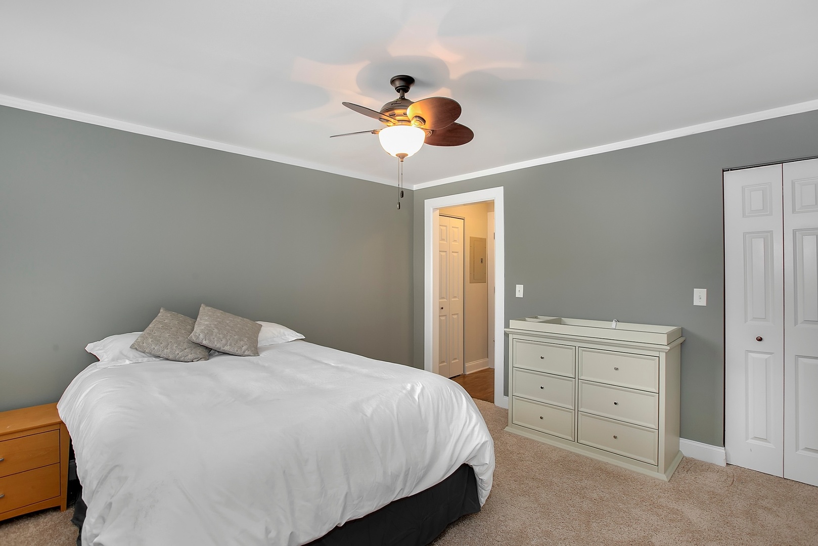 4144 North Sheridan Road, Unit 208 Chicago, IL 60613 - Photo 13 of 24 a bedroom with a bed and window