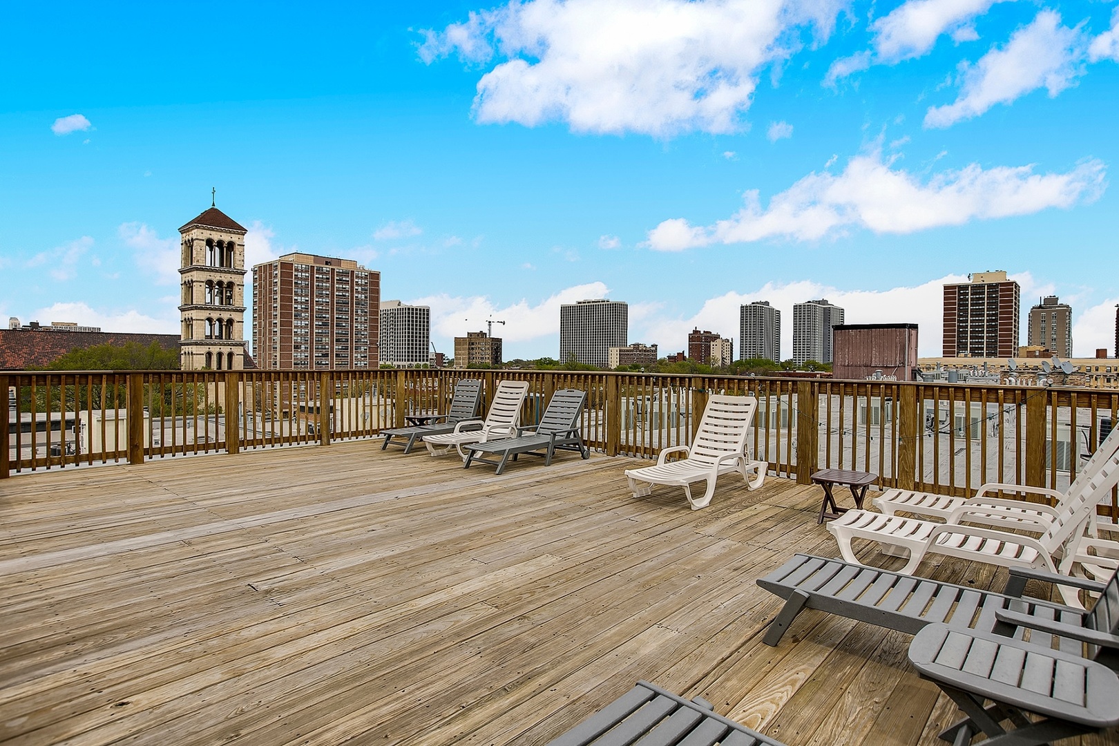 4144 North Sheridan Road, Unit 208 Chicago, IL 60613 - Photo 21 of 24 a view of a balcony with city view