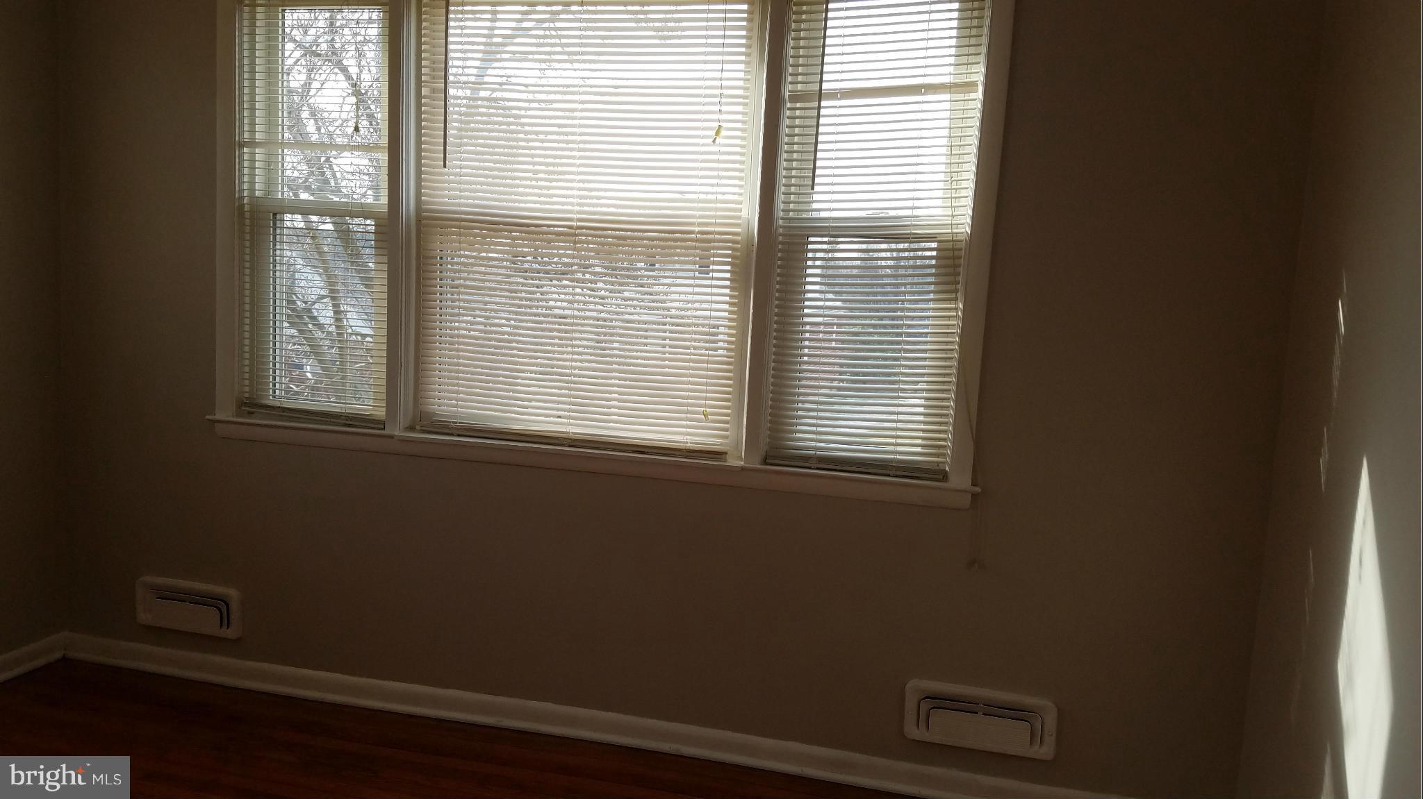 3802 Cedarhurst Road Baltimore, MD 21206 - Photo 7 of 13 LIVINGROOM 2ND FL