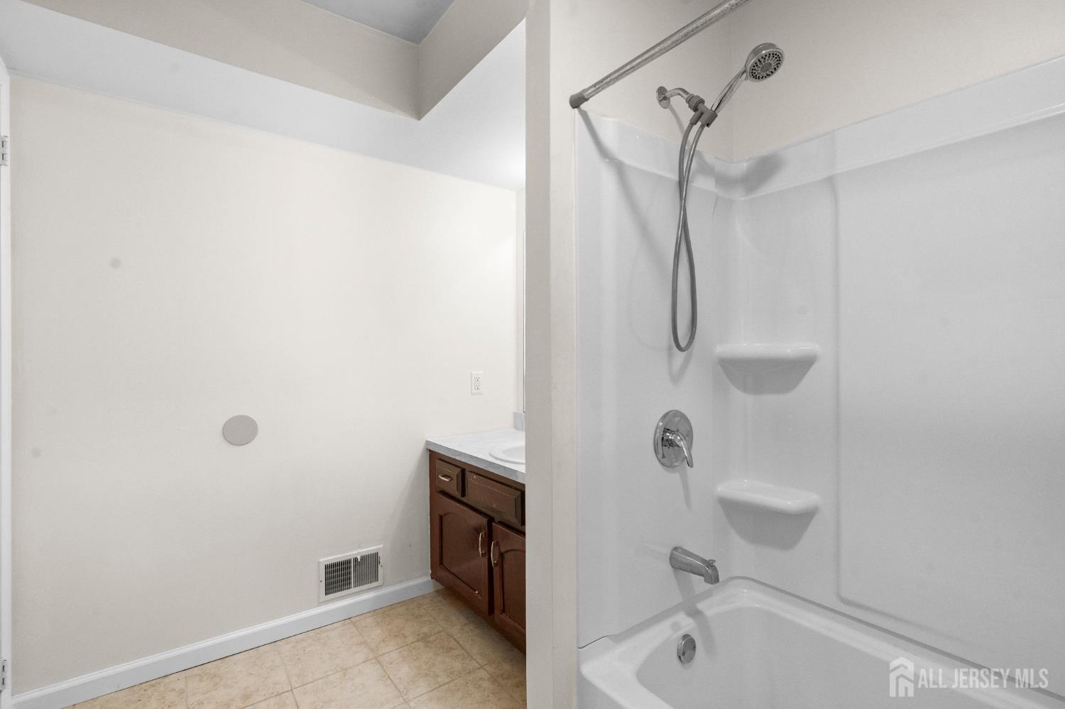 31 Hanover Square Middlesex, NJ 08846 - Photo 20 of 26 Gallery Image 20