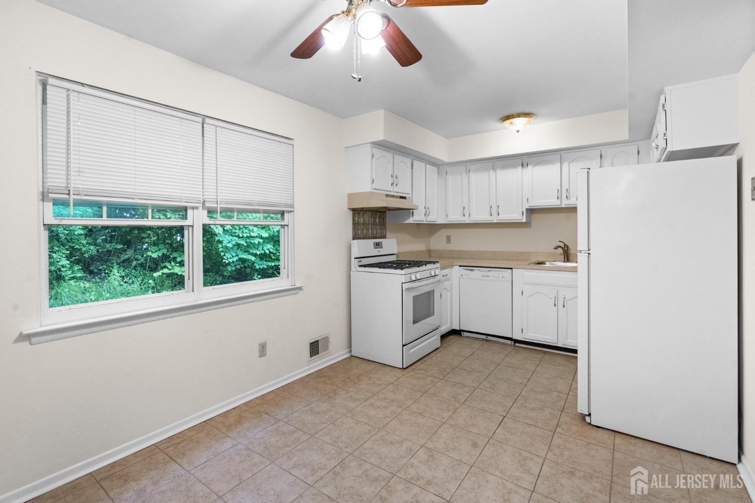 31 Hanover Square Middlesex, NJ 08846 - Photo 9 of 26 Gallery Image 9