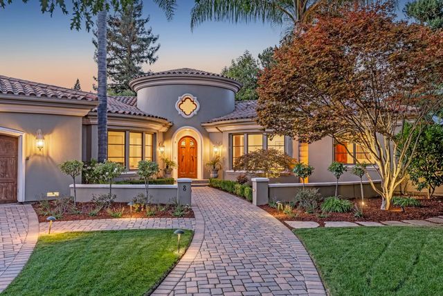 a view of a house with a backyard