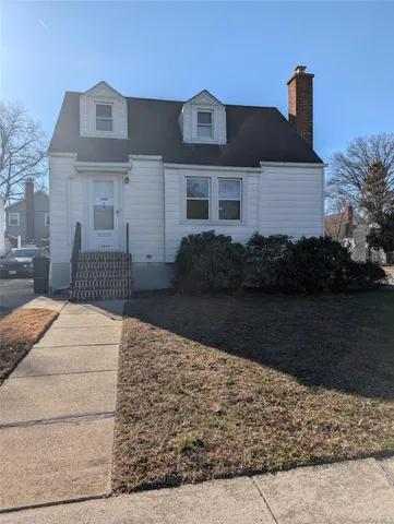 $975,000 | 246-04 86th Avenue | Bellerose