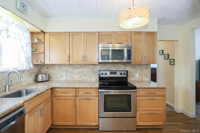 $975,000 | 246-04 86th Avenue | Bellerose