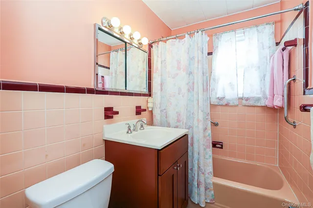 $975,000 | 246-04 86th Avenue | Bellerose