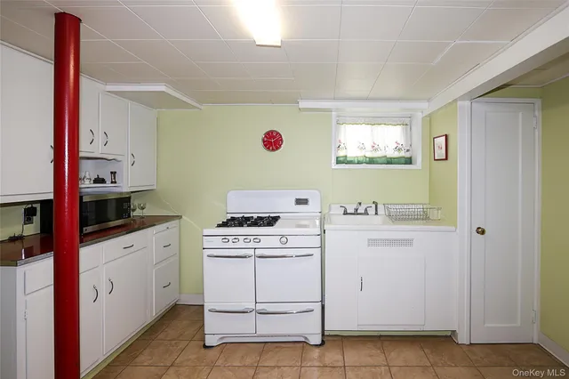 $975,000 | 246-04 86th Avenue | Bellerose