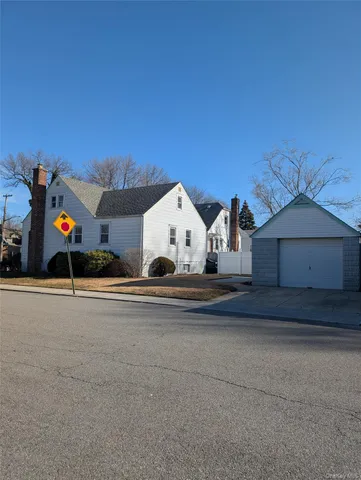 $975,000 | 246-04 86th Avenue | Bellerose