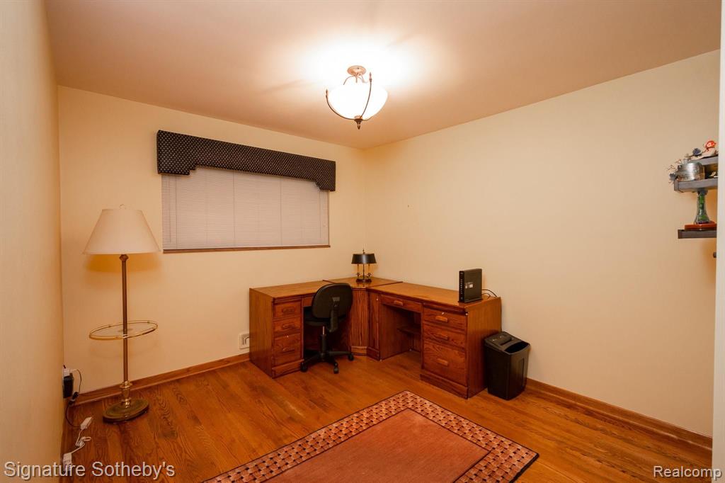 577 Thorntree Road Grosse Pointe Woods, MI 48236 - Photo 18 of 40