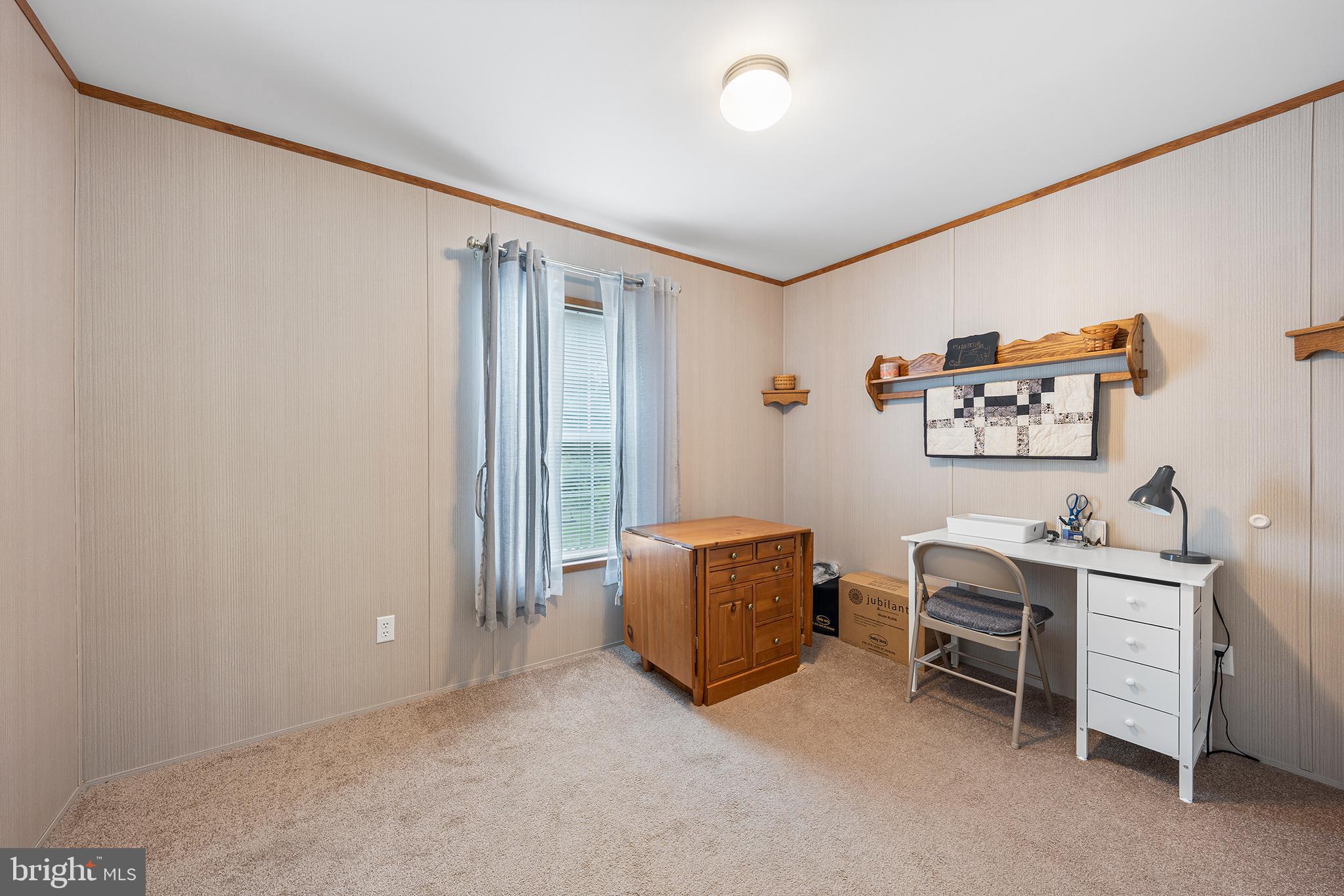 474 Barrington Road Macungie, PA 18062 - Photo 26 of 28 a livingroom with workspace