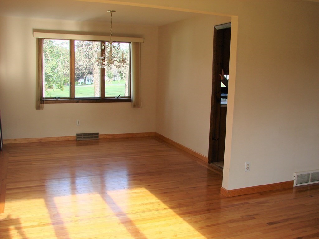 85 Hunter Road Ludlow, MA 01056 - Photo 8 of 25 Gallery Image 8