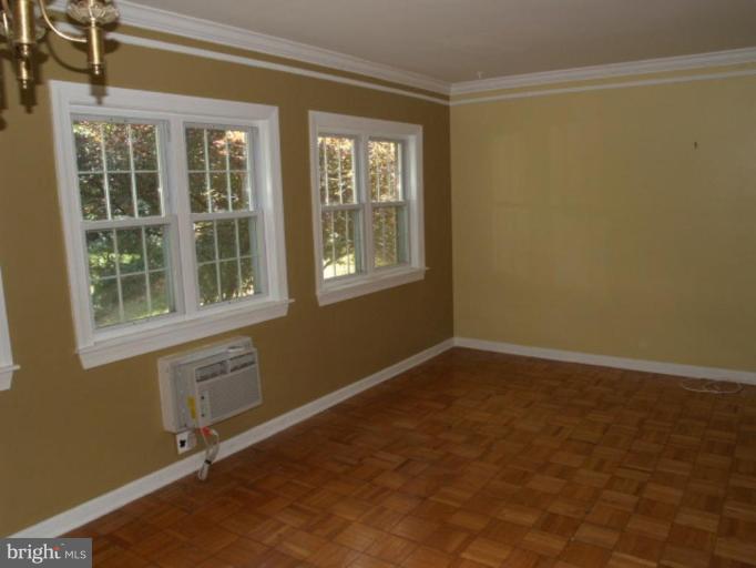 3348 Gunston Road, Unit 73633 Alexandria, VA 22302 - Photo 4 of 7 Living Room