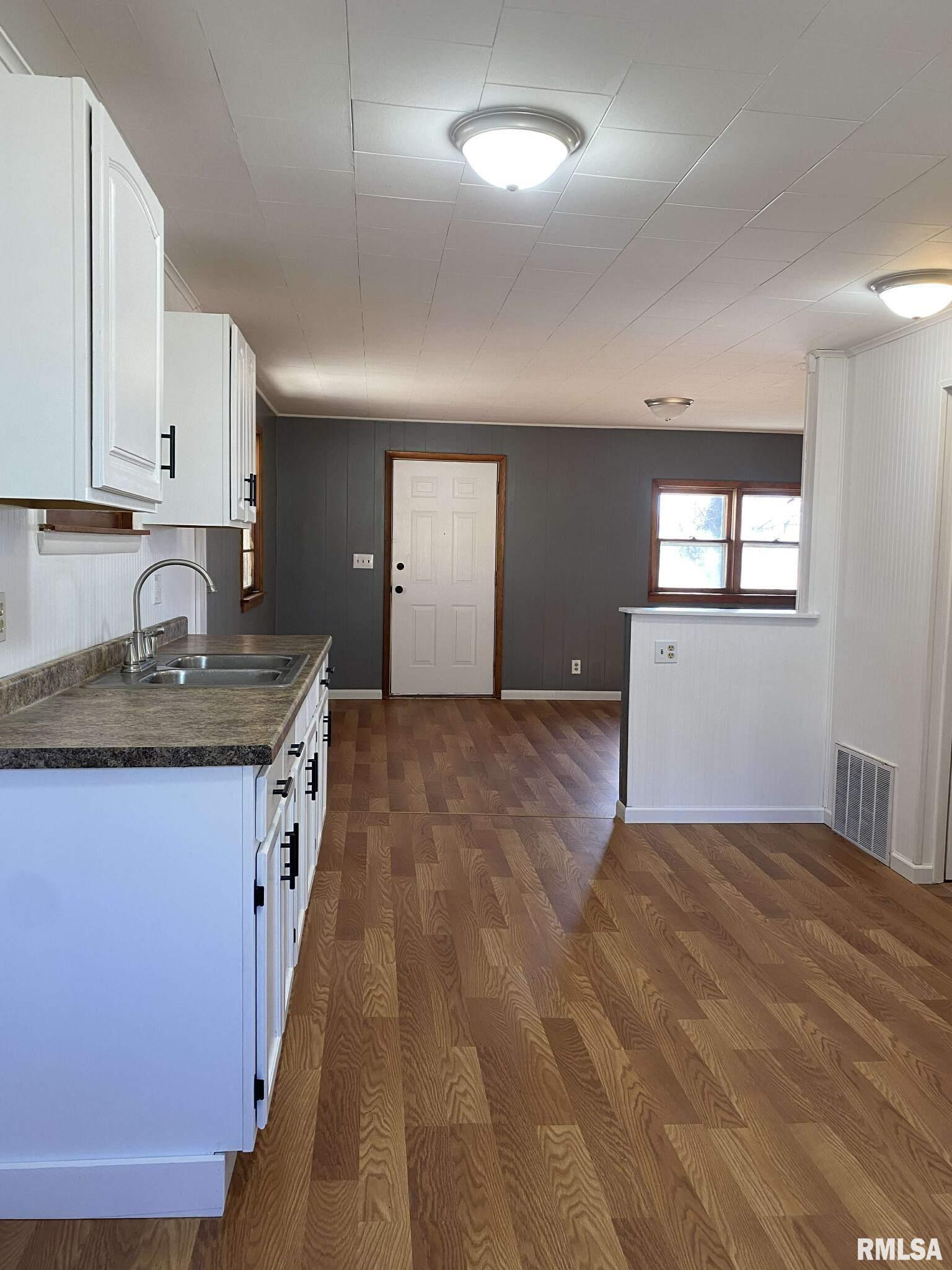 313 East Webster Street Herrin, IL 62948 - Photo 5 of 18