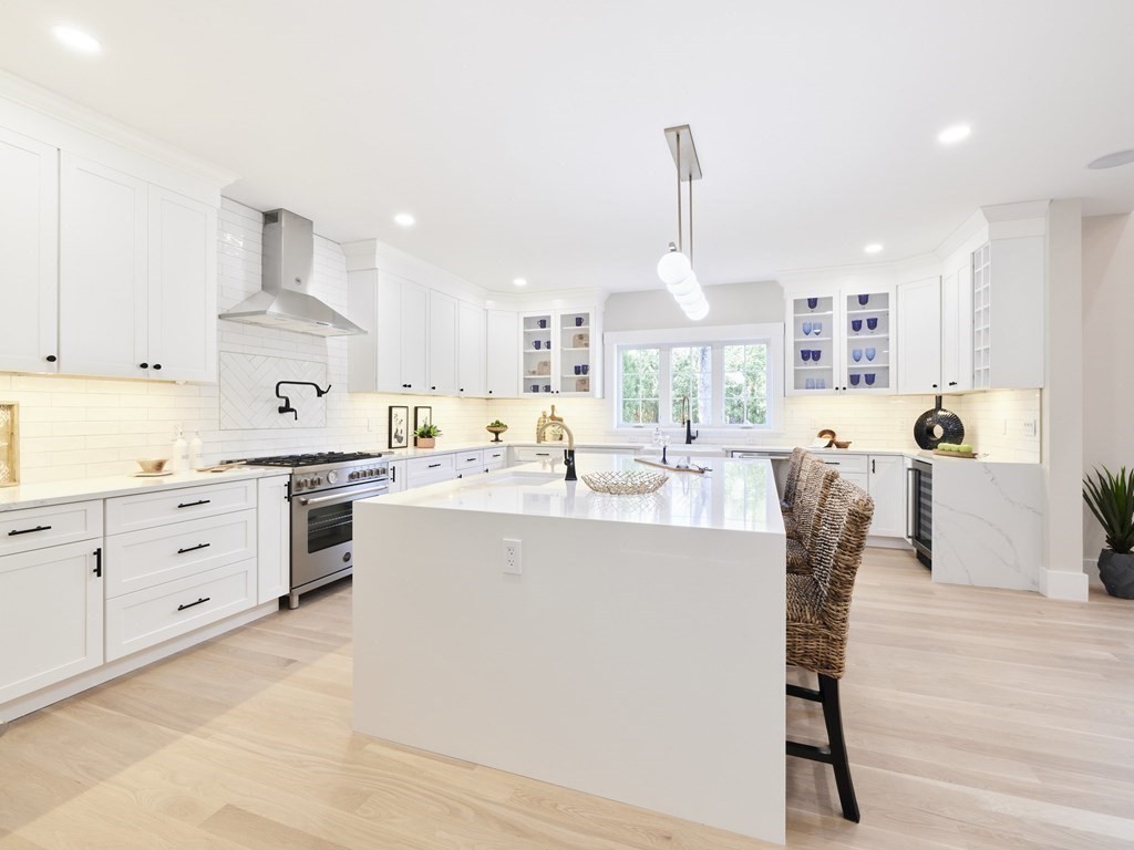 128 Pearl Street Reading, MA 01867 - Photo 9 of 42