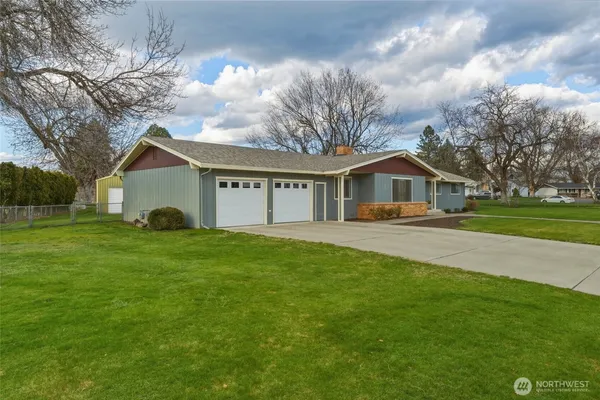 $514,900 | 305 Northeast A Street, College Place, WA 99324