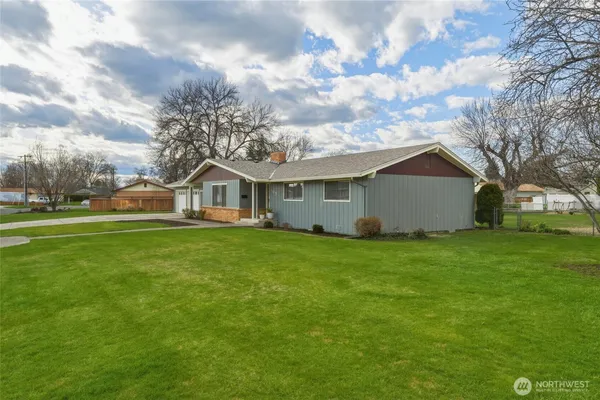$514,900 | 305 Northeast A Street, College Place, WA 99324
